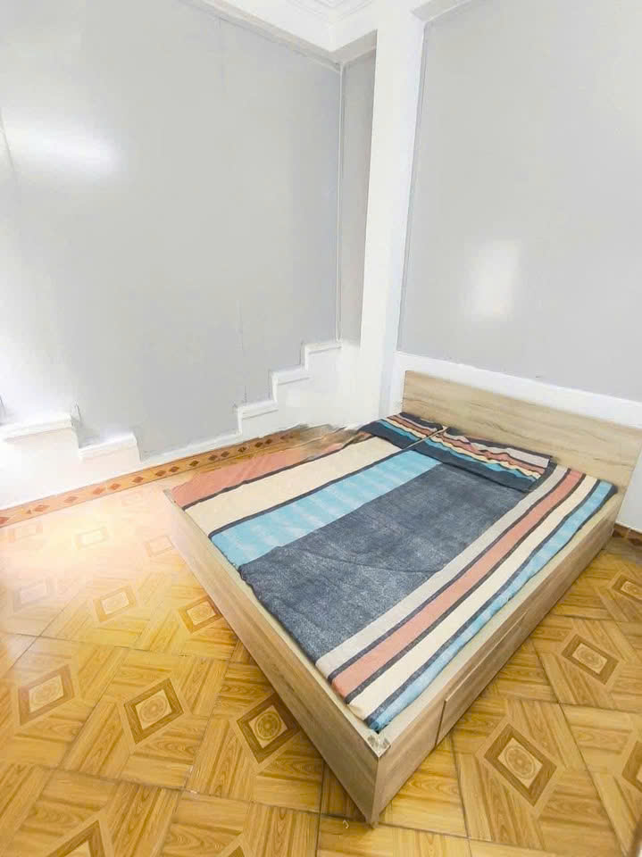 Cho thuê nhà nguyên căn ngõ 139 Tân Mai,  30m2 x 5 tầng, 3 ngủ khép kín, 10 triệu - Ảnh chính
